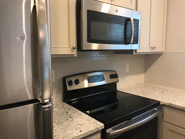 Foto del edificio - 2036 Montreat Cir