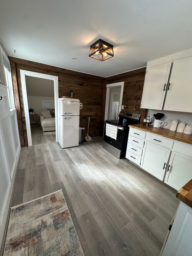 Kitchen - 562 S Main St