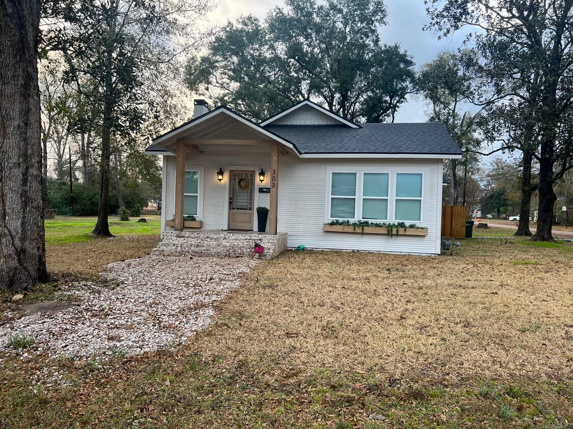 303 Weiss St, Newton, TX 75966 House Rental in Newton, TX