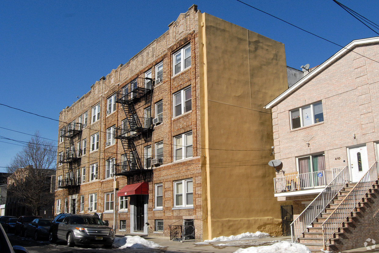 Building Photo - 412 53rd St