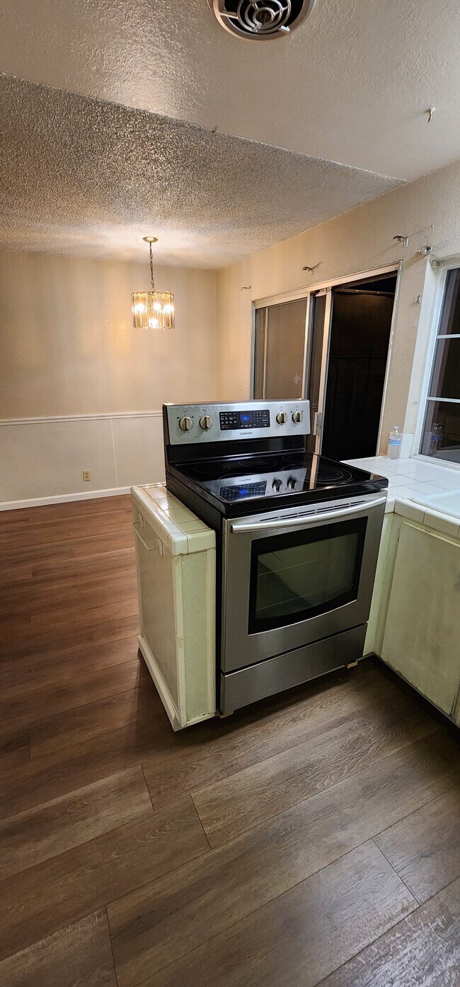 Building Photo - 574 Palmetto Dr