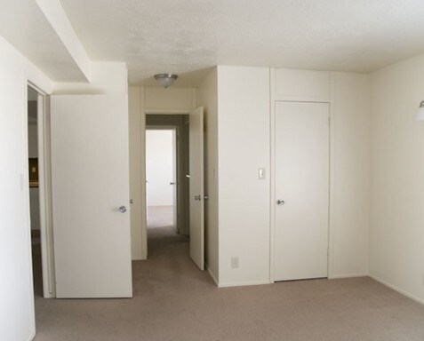 Building Photo - 1587 S Foothill Dr