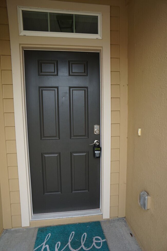 Foto del edificio - 4/2 Big Family Home In Adams Lake Available Soon!