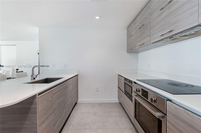 Building Photo - 1300 S Miami Ave