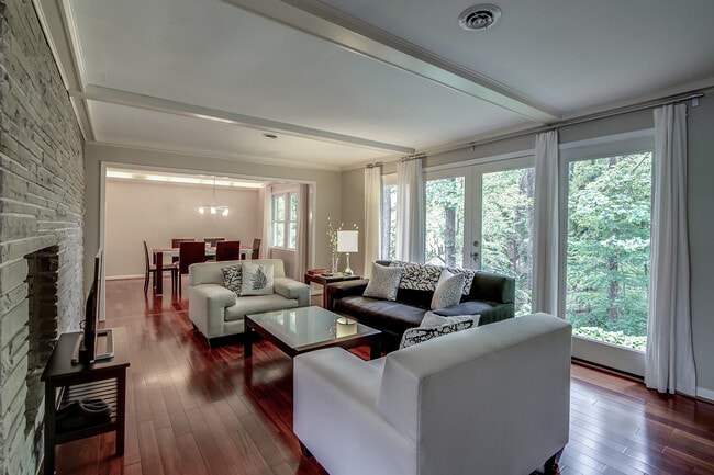 Building Photo - 720 Langford Ln NW