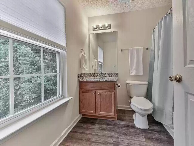 2nd room bath - 1403 Bay Overlook Dr
