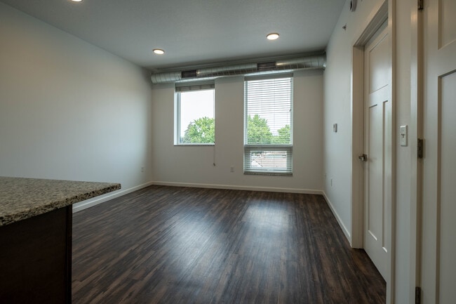 Building Photo - The Pearl Apartments
