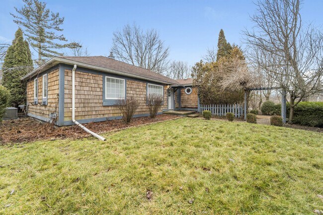 Foto del edificio - 9485 Waterman Dr