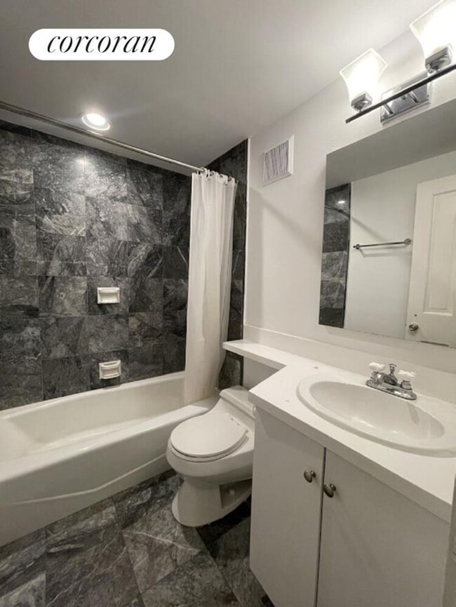 Building Photo - 208 E 78th St