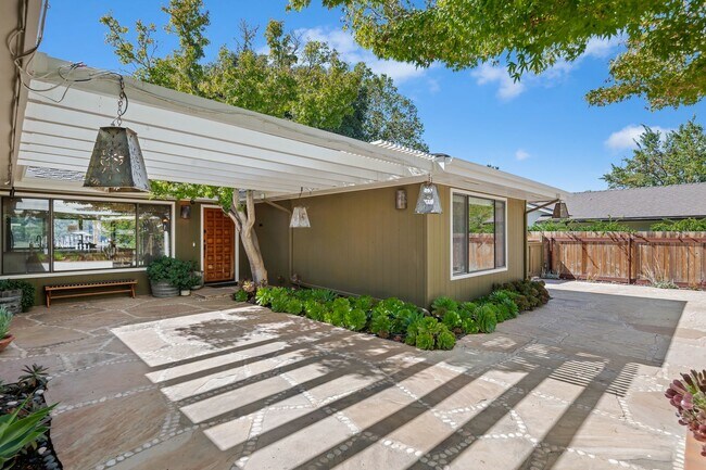 Foto del edificio - Refined Solvang Home with Stunning Valley Views and Private Outdoor Retreat