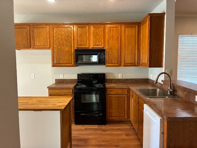 Foto del edificio - 1336 Kingston Pl