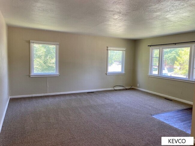 Building Photo - Cute Cottage House with Private Courtyard + Walking Distance to CSU!