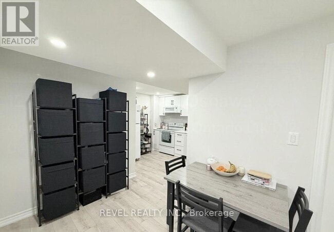 Building Photo - 1246 Harlstone Crescent