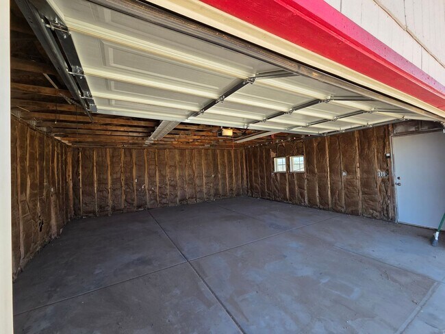 Foto del edificio - Queen Creek 3 bed / 2 bath on just under 5 Acres with private well! No HOA!