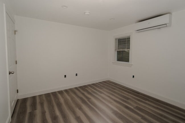 Building Photo - 11 Park St