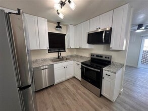 Building Photo - 4824 Wellesley Ave