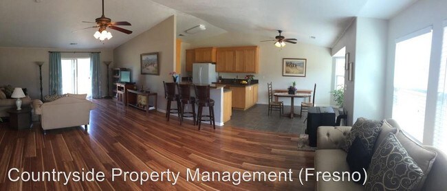 Building Photo - 7533 Live Oak Dr