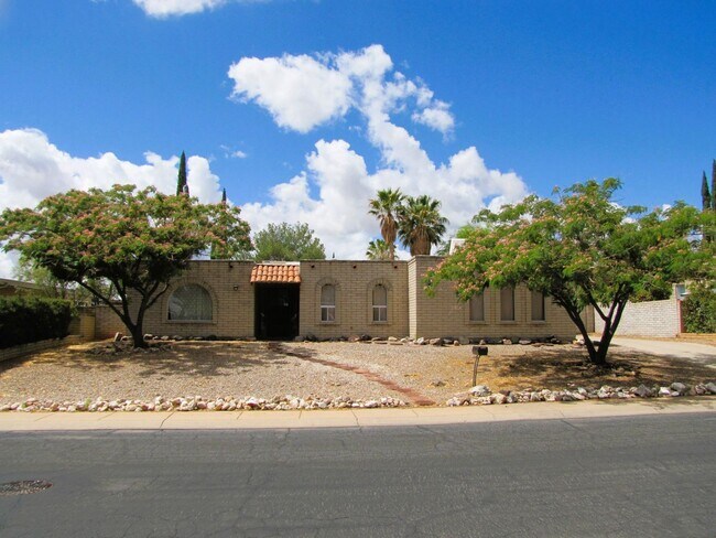 Foto del edificio - 4BR/2BA/2CG 2044 sq.ft. rental in Town & Country Estates in Sierra Vista, AZ