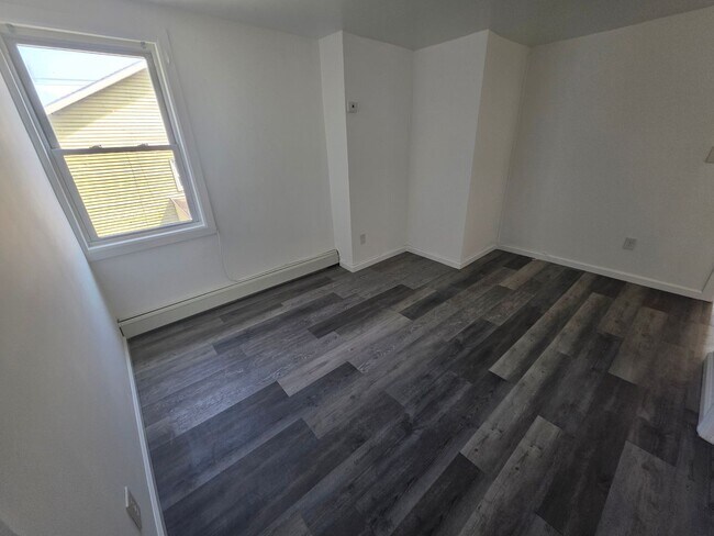 Foto del edificio - 2 bedroom apartment building - Poughkeepsie