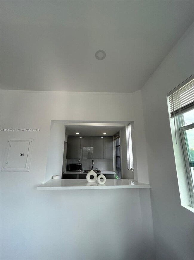 Foto del edificio - 444 Ponce de Leon Blvd