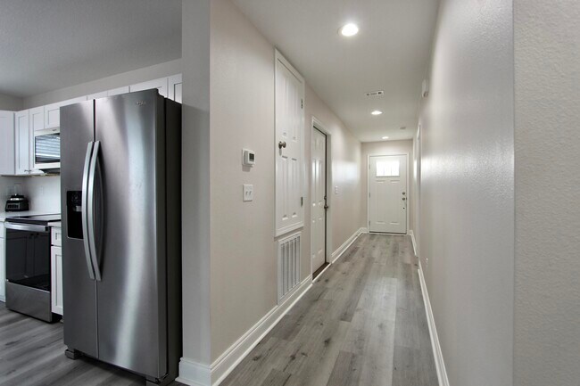 Foto del edificio - 5366 Highview Dr