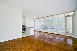Building Photo - 160 Balmoral Ave