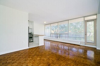 Building Photo - 160 Balmoral Ave