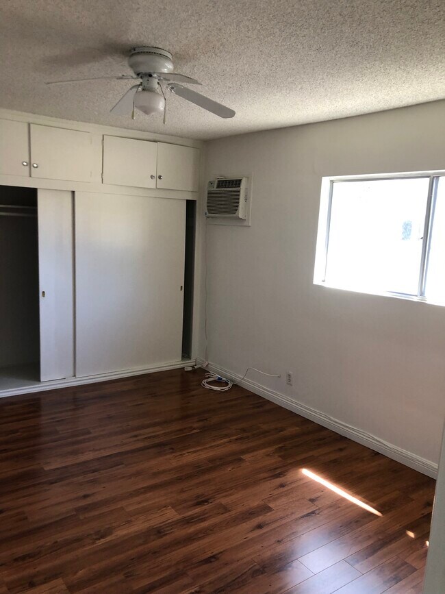 Building Photo - 13411 Moorpark St