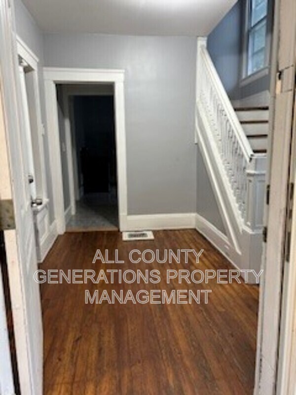 Building Photo - 3604 Mapledale Ave