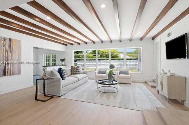 Foto del edificio - 1033 W 47th St