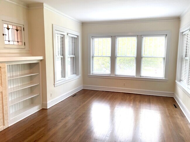 Sala de estar - 2709 W Sunnyside Ave