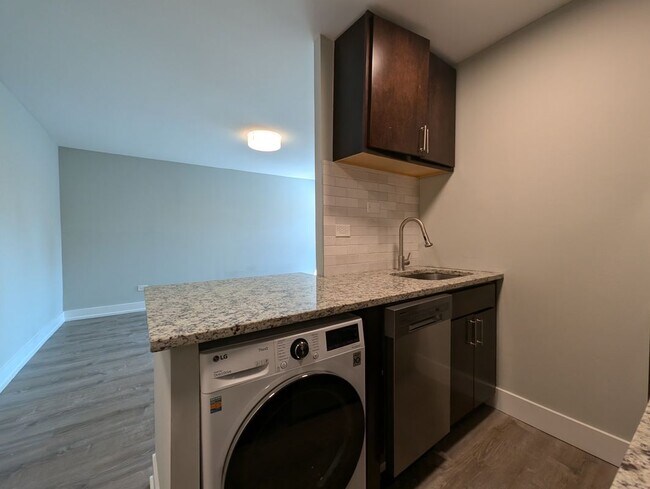 Foto del edificio - 445 W Barry Ave