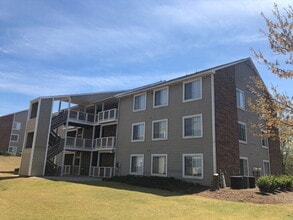 Building Photo - 220 Elm St