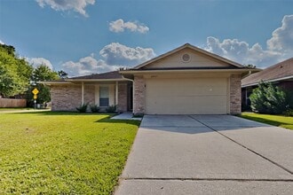 Building Photo - 2402 Pine Cone Dr