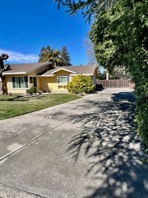 Building Photo - 2891 Mi Elana Cir