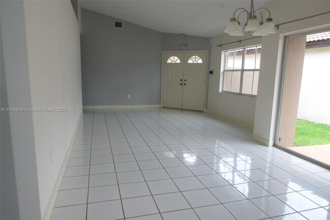 Foto del edificio - 921 NW 132nd Ave W