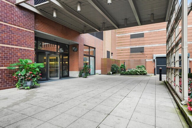 Foto del edificio - 1530 S State St