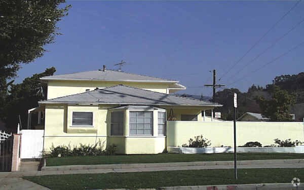 Primary Photo - 1813-1815 Yosemite Dr