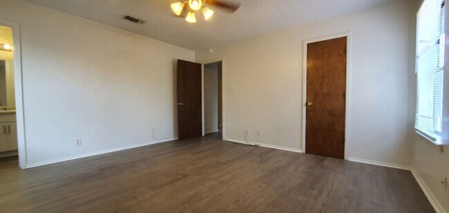 Foto del edificio - 2922 N Oakes St