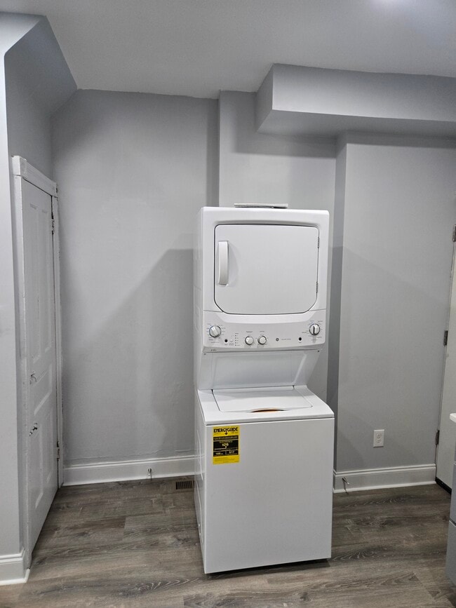 Washer/dryer - 3126 N 27th St
