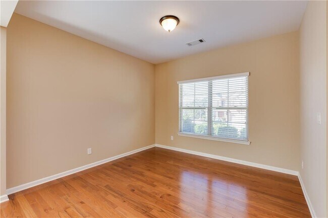 Foto del edificio - 7245 Rocking Horse Ln