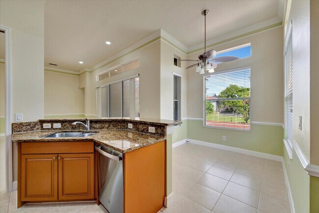 Foto del edificio - Convenient Central Location - 4 Bedroom + Den , 2 Bathroom Home