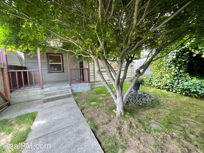 Building Photo - 3 br, 2 bath House - 3950 F St