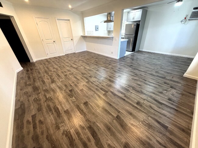 Building Photo - 1040 N Sierra Bonita Ave