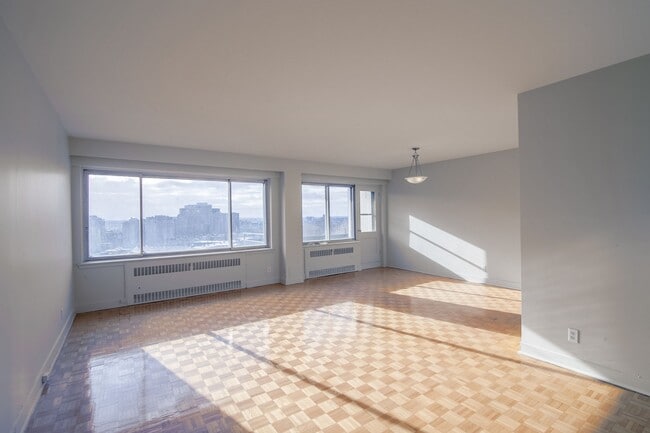 Building Photo - The Regency