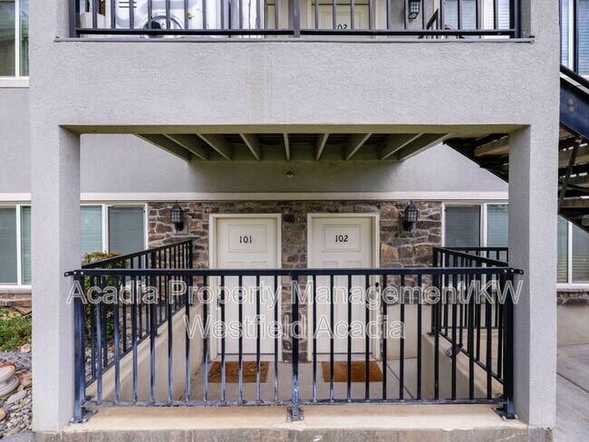 Foto del edificio - 656 W Meadow Dr