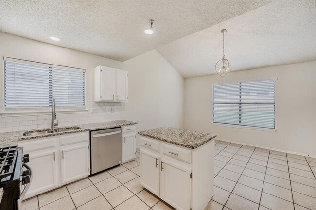 Building Photo - 11922 Meadowfire Dr