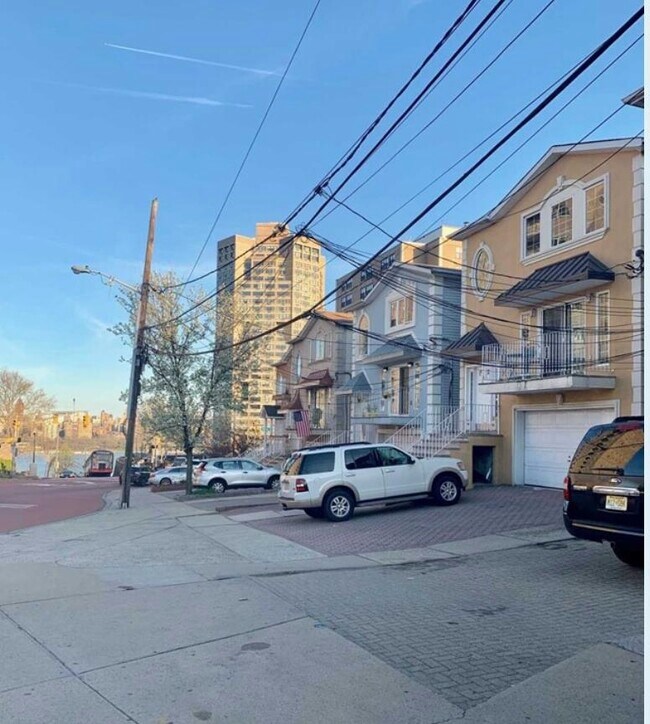 61 71st St, Guttenberg, NJ 07093 Condo for Rent in Guttenberg, NJ