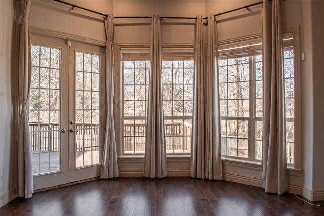 Building Photo - 5106 S Sloan Cir