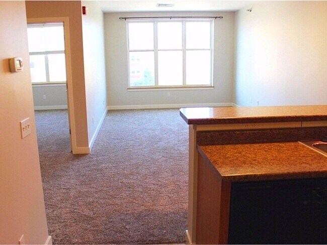 Foto del edificio - Eastwood Commons 1bd/1ba Condo - Available 6/1